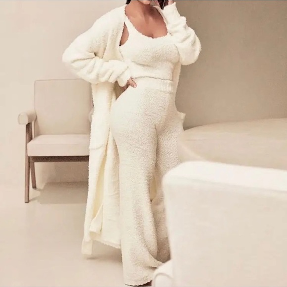 NEW Skims Vibes Lounge Set (Size L,XL) Includes both top & pant by Fashion Nova - Picture 7 of 7